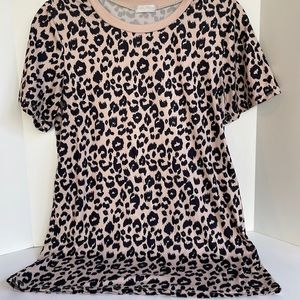 Lucky Mare super soft cheetah print tee shirt size medium